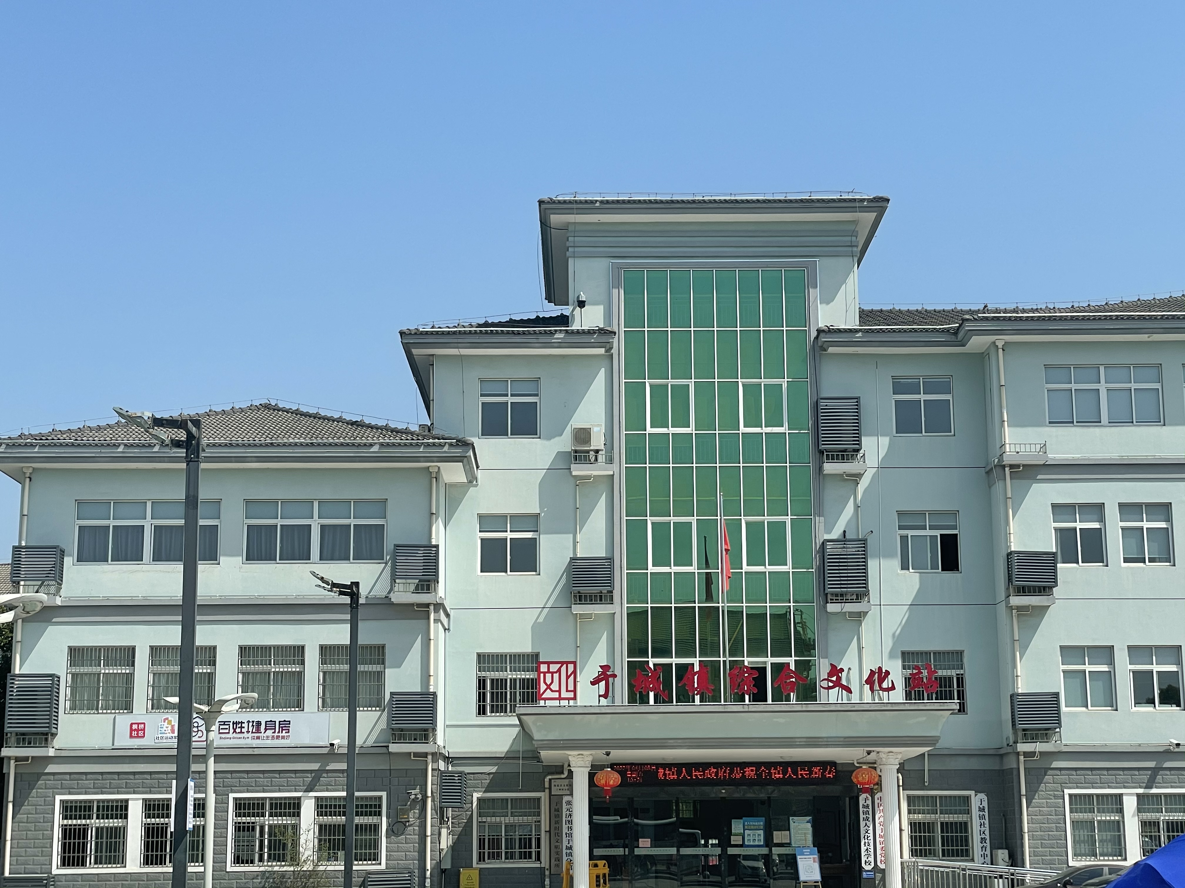 leyu.乐鱼正能量：职工抢修献血车，好人好事成风景！